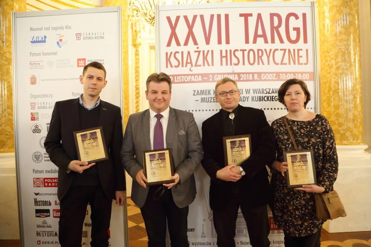 Skarpa Warszawska Verlag mit der wichtigsten Auszeichnung für historische KLIO-Bücher. Von links: Grzegorz Mika, Rafał Bielski, Piotr Wierzbicki und Anna Mieczkowska.